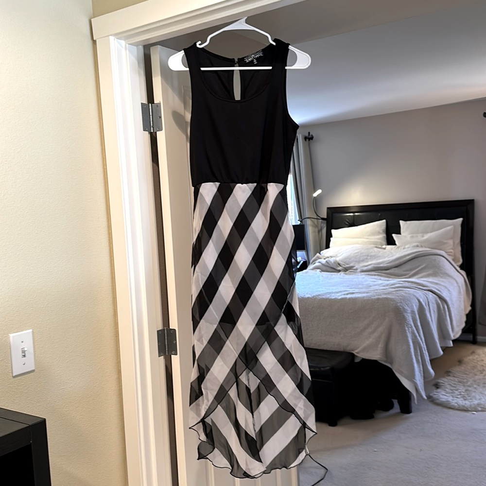 Black and white hi-low summer dress